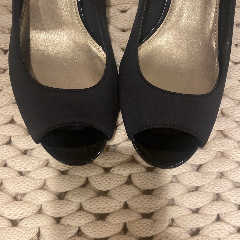 Bandolino Black Peep Toe Wedge Pumps with Gold Insole - Picture 6 of 9